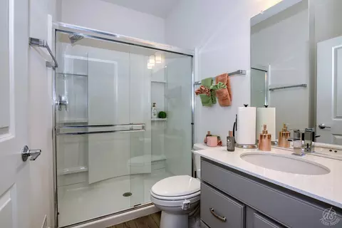 Bath - 824 Spring Dr, Lindenhurst, IL 60046 photo 3 of 3