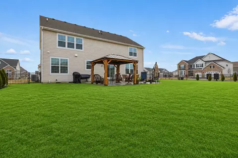Exterior - 3579 Emerald Rd, Elgin, IL 60124 photo 6 of 6