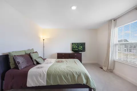Bedroom - 3579 Emerald Rd, Elgin, IL 60124 photo 2 of 4