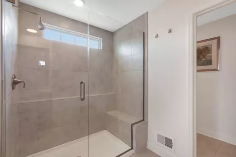 Bath - 3579 Emerald Rd, Elgin, IL 60124 photo 3 of 5