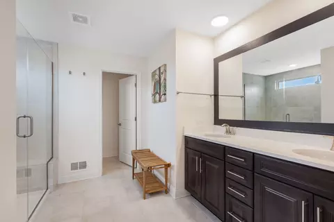 Bath - 3579 Emerald Rd, Elgin, IL 60124 photo 2 of 5