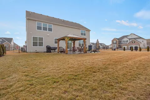 Exterior - 3579 Emerald Rd, Elgin, IL 60124 photo 5 of 5