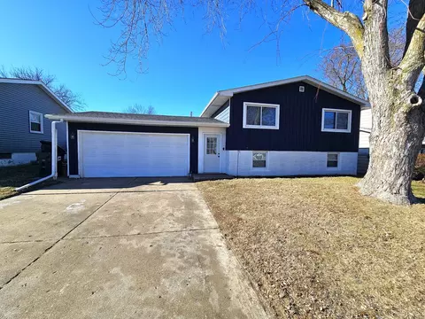 1322 Calvin St, Davenport, IA 52804