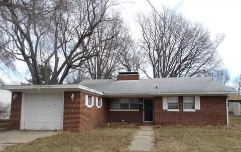108 N Locust St, Maroa, IL 61756