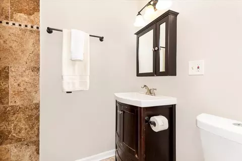 Bath - 232 Des Plaines Ave, Forest Park, IL 60130 photo 3 of 4