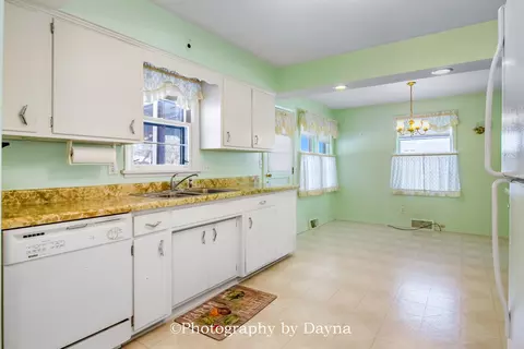 Kitchen - 995 Justine Dr, Kankakee, IL 60901 photo 1 of 6