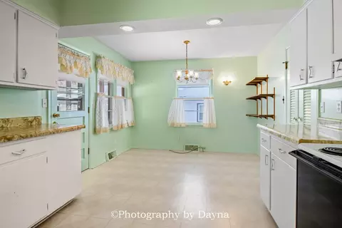 Kitchen - 995 Justine Dr, Kankakee, IL 60901 photo 2 of 6