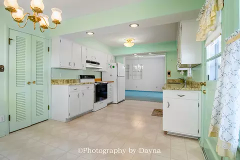 Kitchen - 995 Justine Dr, Kankakee, IL 60901 photo 6 of 6