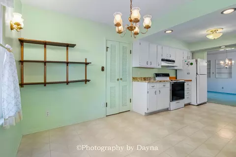 Kitchen - 995 Justine Dr, Kankakee, IL 60901 photo 5 of 6