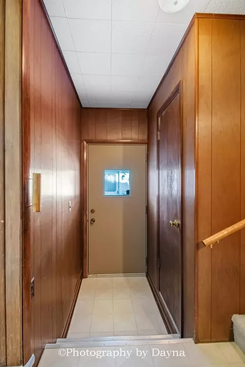 Entry Way - 995 Justine Dr, Kankakee, IL 60901 photo 3 of 3