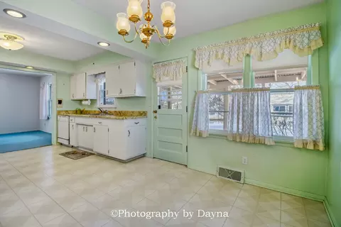 Kitchen - 995 Justine Dr, Kankakee, IL 60901 photo 4 of 6