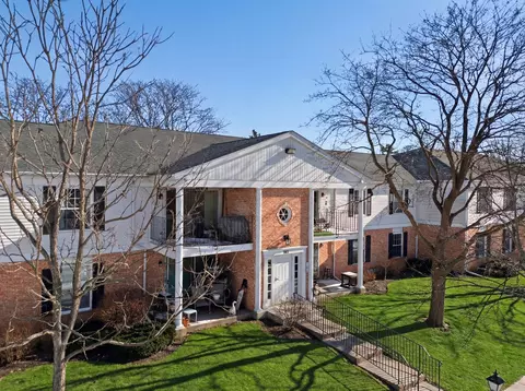 963 Golf Course Rd #5, Crystal Lake, IL 60014