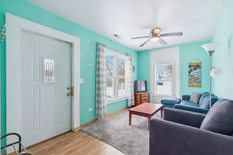 Living - 411 E Mazon St, Gardner, IL 60424 photo 1 of 2