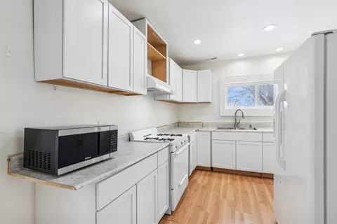 Kitchen - 411 E Mazon St, Gardner, IL 60424 photo 2 of 4