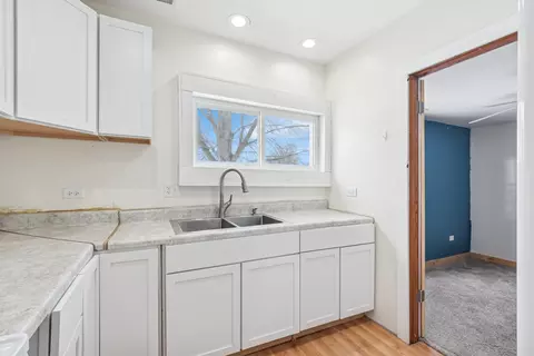 Kitchen - 411 E Mazon St, Gardner, IL 60424 photo 3 of 4