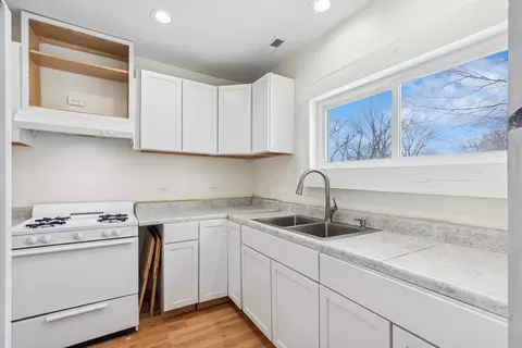 Kitchen - 411 E Mazon St, Gardner, IL 60424 photo 4 of 4