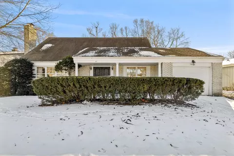47 Sunset Dr, Cary, IL 60013