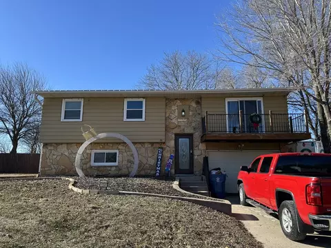 15581 Highland Dr, Sterling, IL 61081