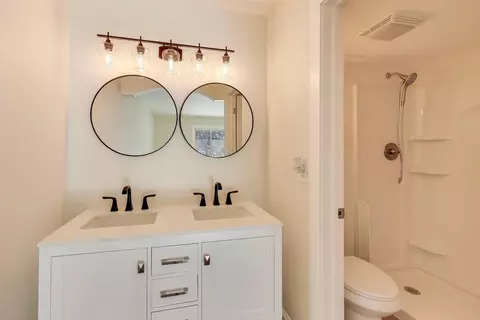 Bath - 3345 Kirchoff Rd #5C, Rolling Meadows, IL 60008 photo 1 of 2