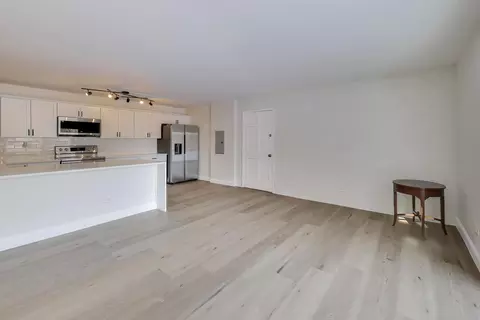 Living - 3345 Kirchoff Rd #5C, Rolling Meadows, IL 60008 photo 1 of 2