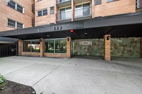 333 S East Ave #405, Oak Park, IL 60302