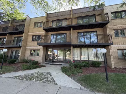 10002 S Pulaski Rd #207, Oak Lawn, IL 60453