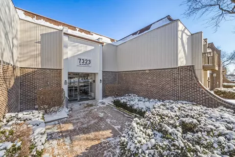 7323 Blackburn Ave #203, Downers Grove, IL 60516