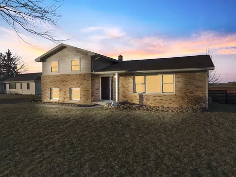 107 W Douglas St, Carlock, IL 61725