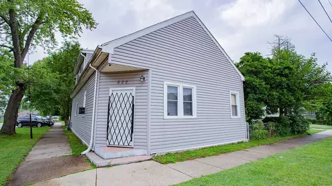 822 11th St, North Chicago, IL 60064