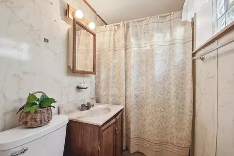 Bath - 15519 Ellis Ave, Dolton, IL 60419 photo 2 of 2