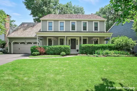 387 Long Hill Rd, Gurnee, IL 60031