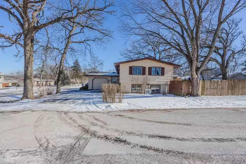 Exterior - 2017 W Oakleaf Dr, Mchenry, IL 60051 photo 5 of 5
