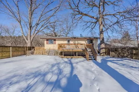 Exterior - 2017 W Oakleaf Dr, Mchenry, IL 60051 photo 3 of 5