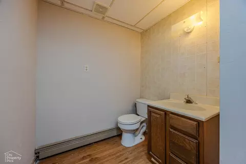 Bath - 2017 W Oakleaf Dr, Mchenry, IL 60051 photo 3 of 3