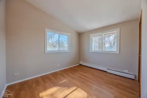 Bedroom - 2017 W Oakleaf Dr, Mchenry, IL 60051 photo 2 of 3