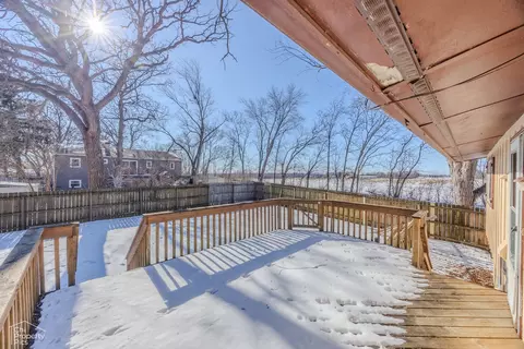 Exterior - 2017 W Oakleaf Dr, Mchenry, IL 60051 photo 4 of 5
