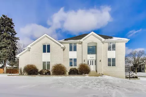 16 W234 91st St, Burr Ridge, IL 60527