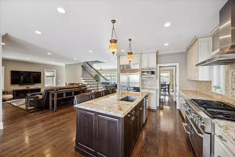 Kitchen - 315 Bartram Rd, Riverside, IL 60546 photo 3 of 3