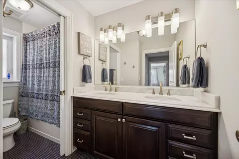 Bath - 315 Bartram Rd, Riverside, IL 60546 photo 4 of 6