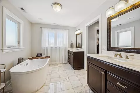 Bath - 315 Bartram Rd, Riverside, IL 60546 photo 2 of 6