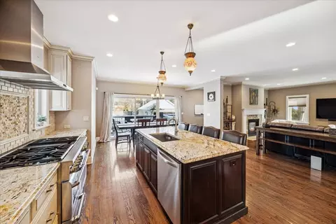 Kitchen - 315 Bartram Rd, Riverside, IL 60546 photo 2 of 3