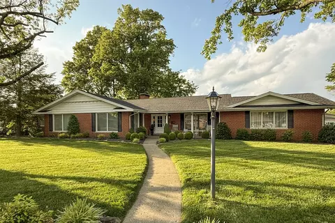 1902 Suzanne Dr, Marion, IL 62959