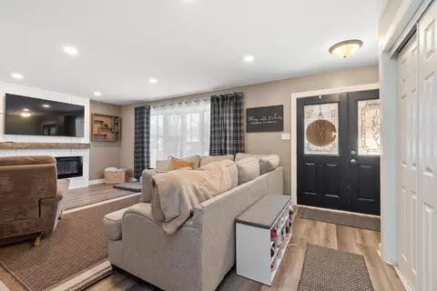 Entry Way - Undisclosed, Midlothian, IL 60445 photo 1 of 1