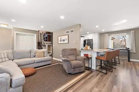 Living - Undisclosed, Midlothian, IL 60445 photo 3 of 4