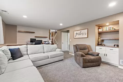 Living - Undisclosed, Midlothian, IL 60445 photo 4 of 4