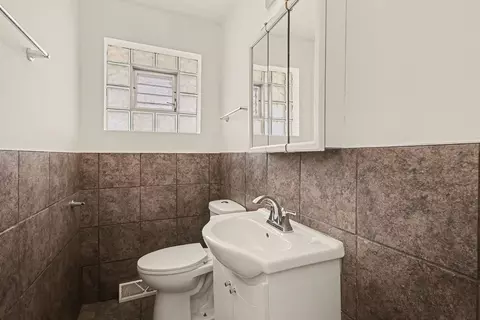 Bath - 2938 173rd Pl, Lansing, IL 60438 photo 2 of 2