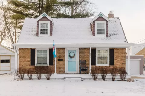 225 Sabin St, Sycamore, IL 60178