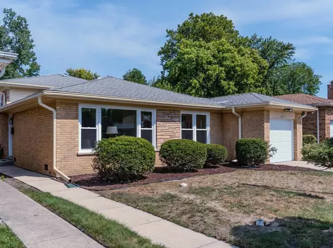4218 Main St, Skokie, IL 60076