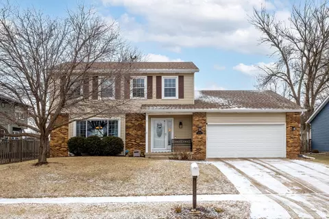 2430 Navajo Dr, Bettendorf, IA 52722