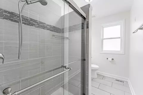 Bath - 2817 Maple Ave, Berwyn, IL 60402 photo 2 of 5